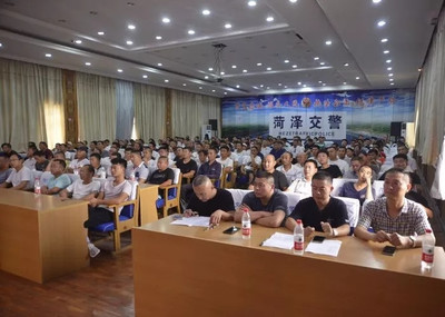 菏澤交警組織開展城區出租車駕駛員交通安全教育培訓班!